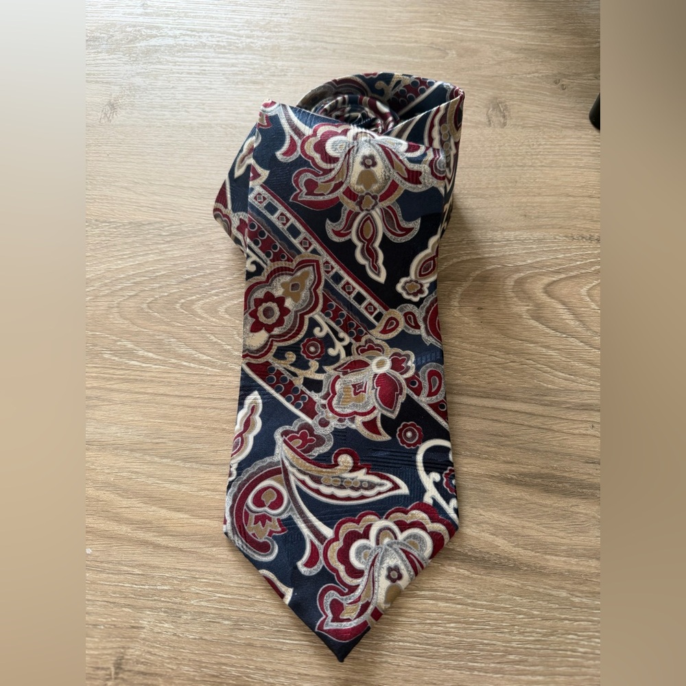 Oscar De La Renta Neck Tie 100% Silk Navy Floral 56" X 3.75"